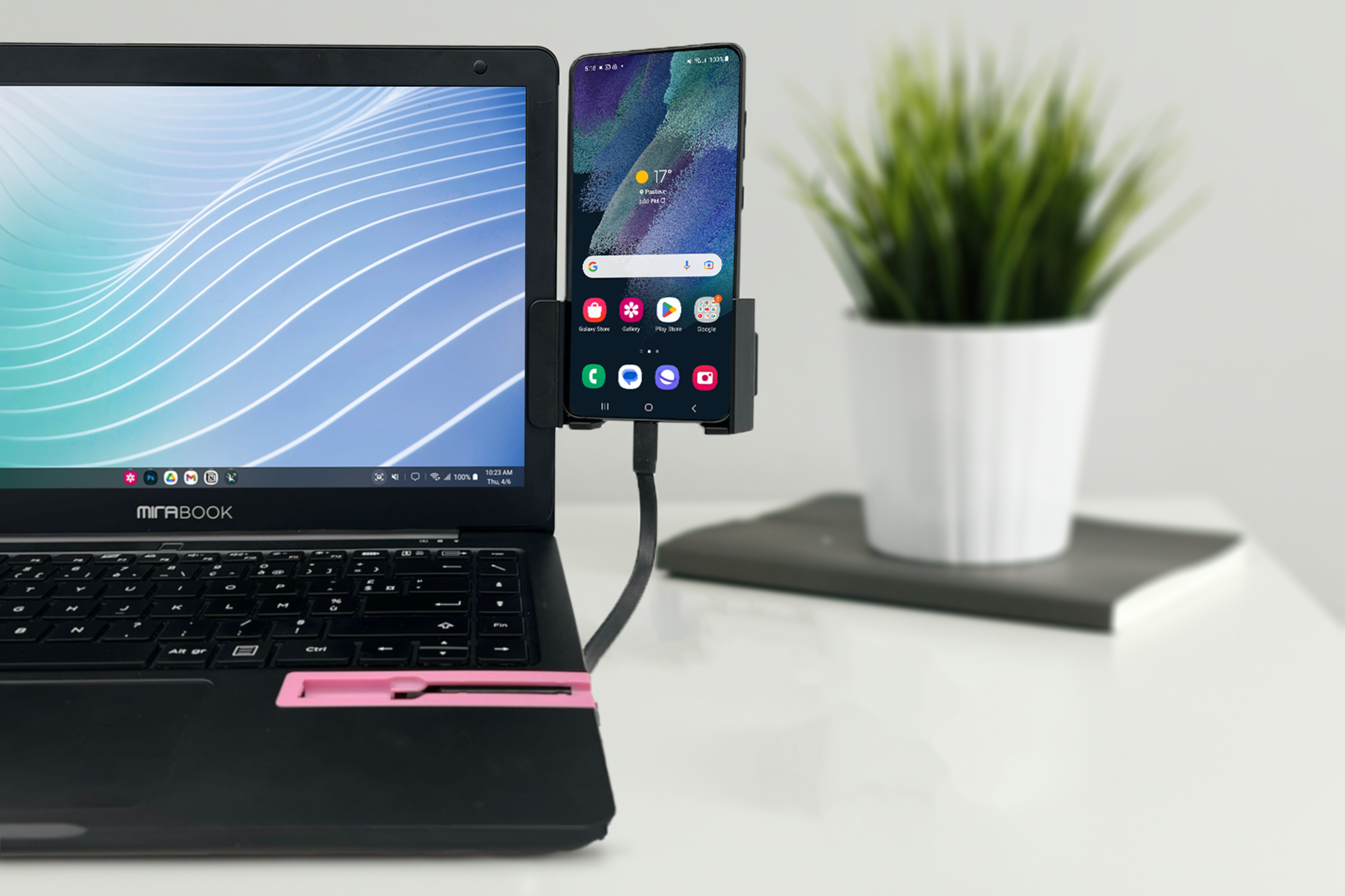 MiraBook lapdock connected to a Samsung Galaxy smartphone — Mobile-Only computing in action